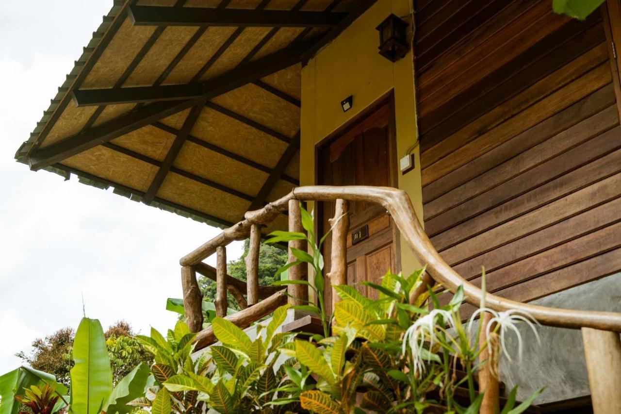Monkey Mansion - Jungalows & Tours Khao Sok National Park Dış mekan fotoğraf