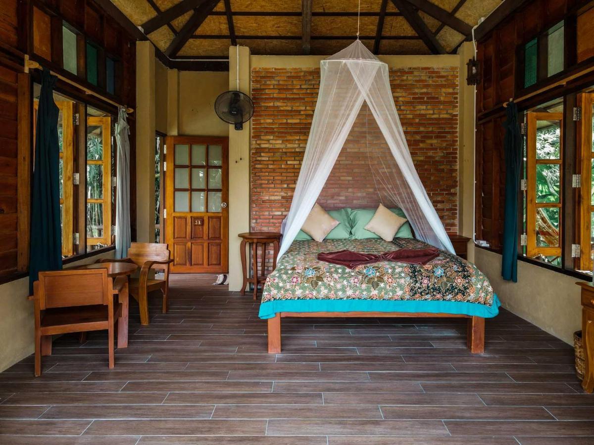 Monkey Mansion - Jungalows & Tours Khao Sok National Park Dış mekan fotoğraf