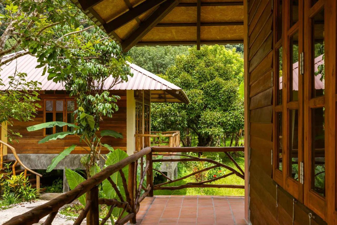 Monkey Mansion - Jungalows & Tours Khao Sok National Park Dış mekan fotoğraf