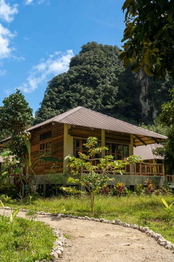 Monkey Mansion - Jungalows & Tours Khao Sok National Park Dış mekan fotoğraf