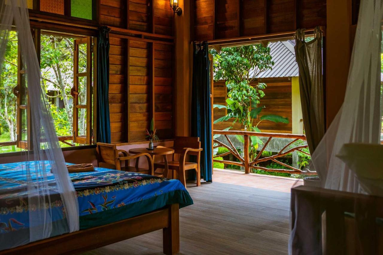 Monkey Mansion - Jungalows & Tours Khao Sok National Park Dış mekan fotoğraf